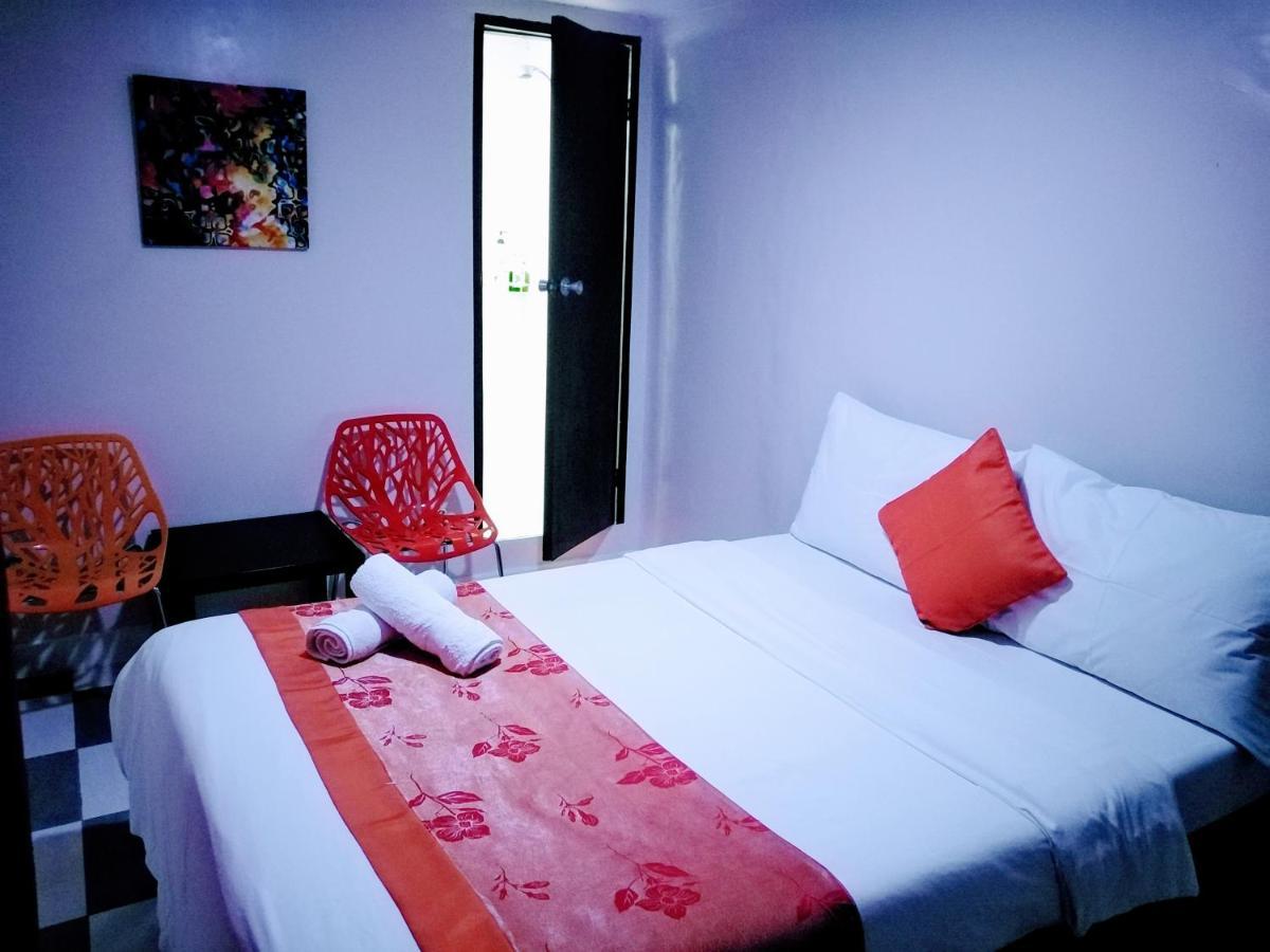 Halfway House Hostel Mactan Cebu Airport Île de Mactan Extérieur photo