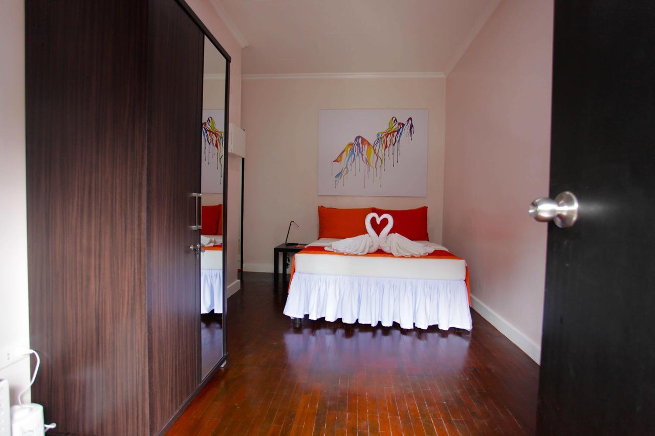 Halfway House Hostel Mactan Cebu Airport Île de Mactan Extérieur photo