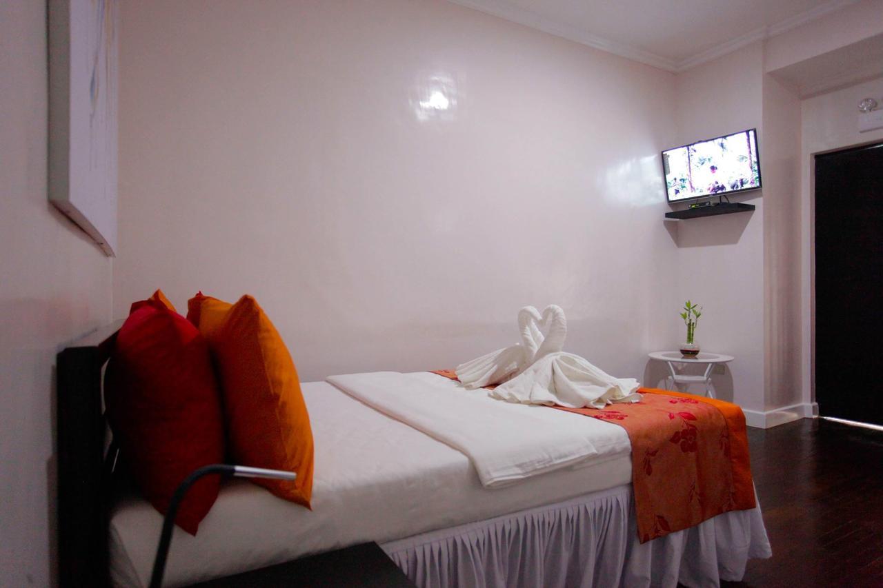 Halfway House Hostel Mactan Cebu Airport Île de Mactan Extérieur photo